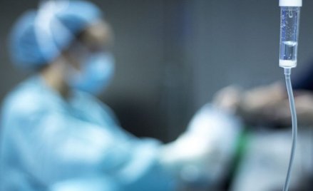 Konin: W ciele kobiety zaszyto łyżkę chirurgiczną. Zmarła