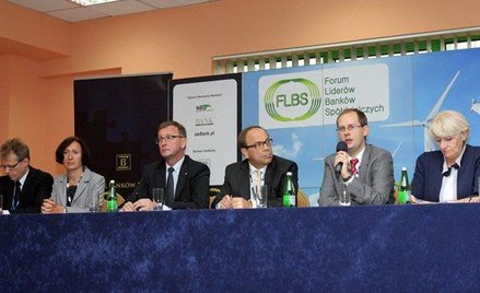 Debata ZBP. Od lewej: Sławomir Czopur (BPS), Jolanta Gniatkowska (SGB Bank), Dariusz Kacprzyk (BGK),