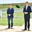 Sierpień 2021 roku. Premier Mateusz Morawiecki i szef Kancelarii Prezesa Rady Ministrów Michał Dworc