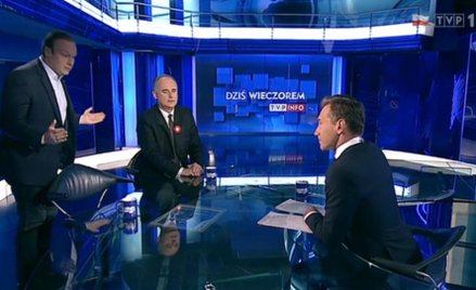 Marcin Mastalerek wychodzi ze studia TVP