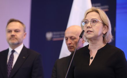Minister Anna Moskwa chciałaby odbierać paszporty szkalującym Polskę politykom opozycji. Pomysł rode