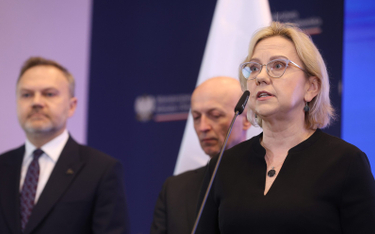 Minister Anna Moskwa chciałaby odbierać paszporty szkalującym Polskę politykom opozycji. Pomysł rode