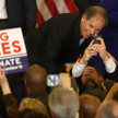 Demokrata Doug Jones niespodziewanie wygrał wybory uzupełniające do Senatu w Alabamie.