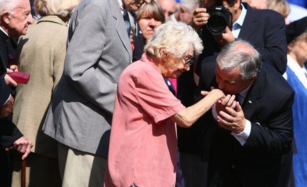 - Rocznicę tego wydarzenia czcimy i czcić będziemy w każdy dostępny sposób - mówił Lech Kaczyński