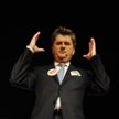 Palikot pali kadzidełko i trafia na żółty pasek