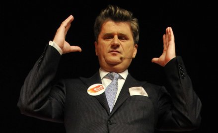 Palikot pali kadzidełko i trafia na żółty pasek