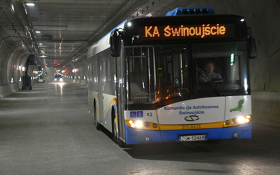 Nikt nie chce wozić rowerów przez tunel w Świnoujściu. Specjalny autobus wycofany