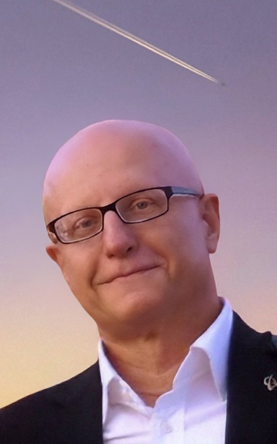 dr Jan Malawko, absolwent Politechniki Warszawskiej na kierunku lotnictwo. Ma eksperckie i menedżers