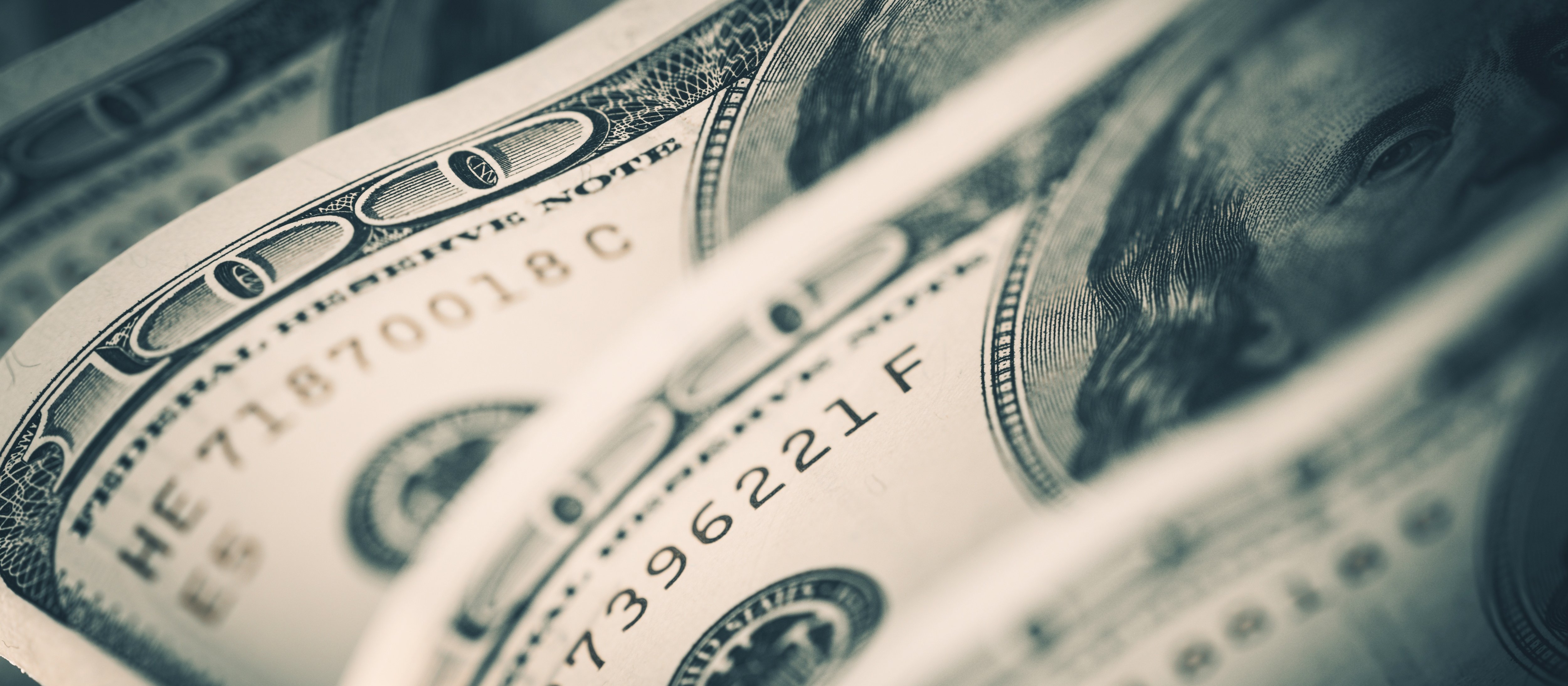 Dolar wykorzystał szansę na umocnienie. Jak długo może ono potrwać?