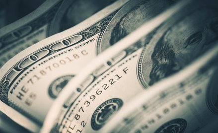 Dolar wykorzystał szansę na umocnienie. Jak długo może ono potrwać?