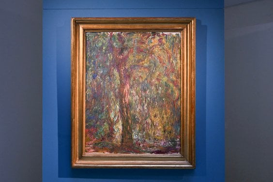 To zdjęcie przedstawia obraz francuskiego malarza Claude’a Moneta Seul pleureur ou l’arbre de feu (S