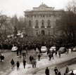 Wiec studentów na dziedzińcu Uniwersytetu Warszawskiego, 8 marca 1968 r.
