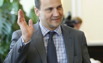 Radosław Sikorski reklamuje stronę przeciwników kultu Powstania Warszawskiego