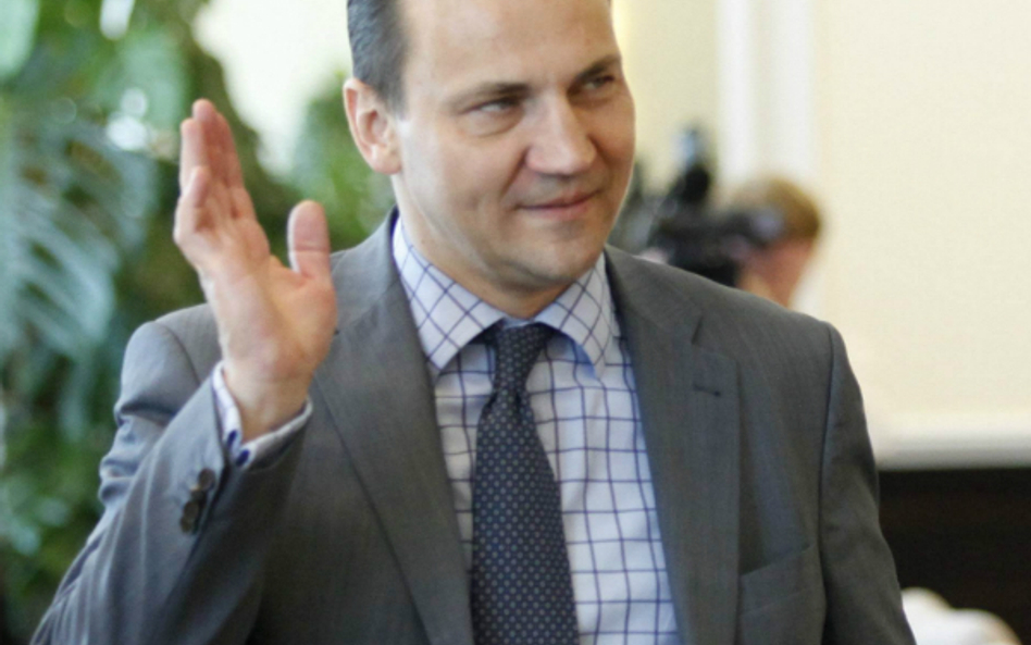 Radosław Sikorski reklamuje stronę przeciwników kultu Powstania Warszawskiego