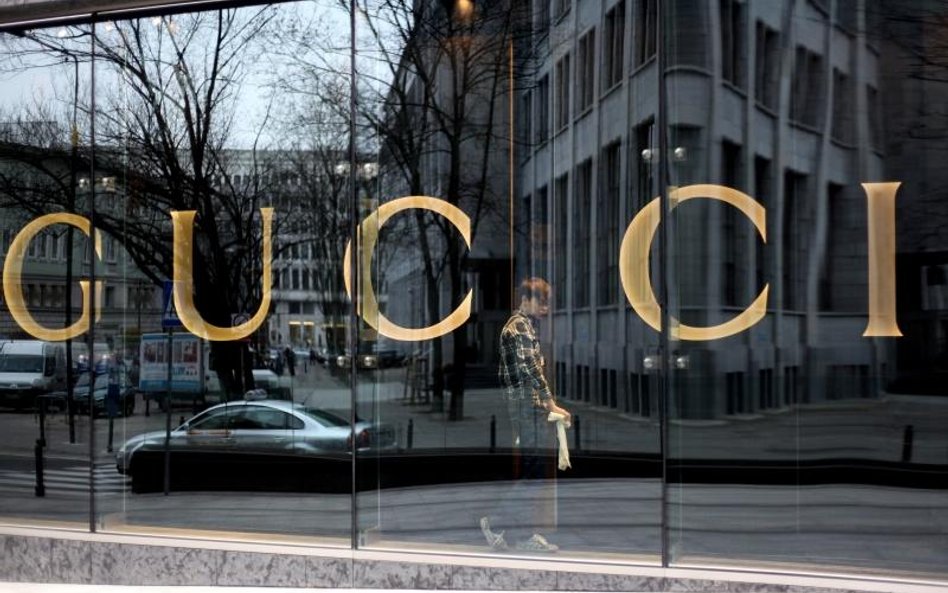 Znane marki perfumeryjne: Gucci, Hugo Boss, popularne brandy produktów do włosów Wella i Clairol ora