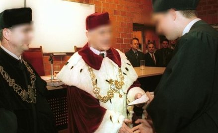 Dyplom wyższej uczelni można zdobyć na koszt firmy