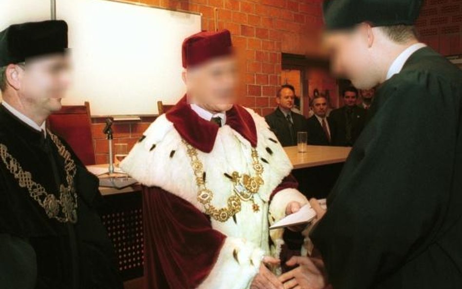 Dyplom wyższej uczelni można zdobyć na koszt firmy