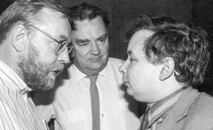 Jerzy Stępień (z lewej), Jan Olszewski (w środku) i Jarosław Kaczyński. 1991 rok, spotkanie Komitetó