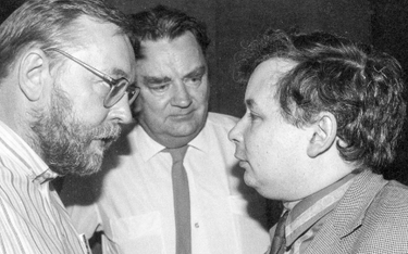 Jerzy Stępień (z lewej), Jan Olszewski (w środku) i Jarosław Kaczyński. 1991 rok, spotkanie Komitetó