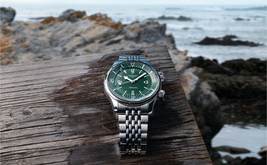 Wodoszczelność koperty modelu Longines Legend Diver to 300 metrów.