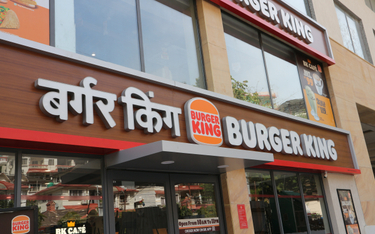 Dania Burger Kinga w Indiach bez pomidorów