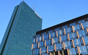 To już ostatnie taie kadry, na początku roku wieżowiec symbol lat 70. zacznie znikać