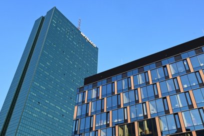 To już ostatnie taie kadry, na początku roku wieżowiec symbol lat 70. zacznie znikać