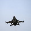 Bezpośrednio w pobliżu polskiej granicy, a patrząc z perspektywy pilota polskiego F-16 na linii gran