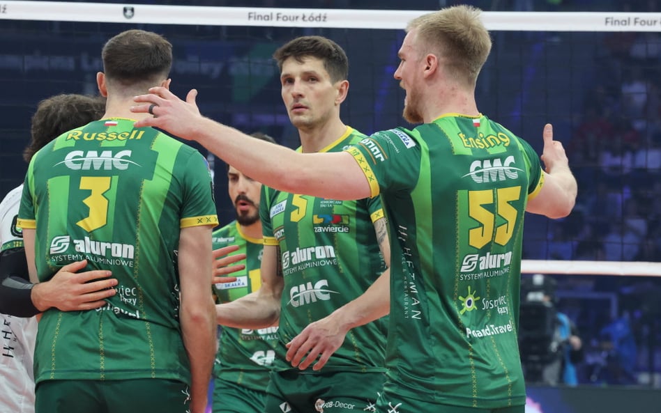 Siatkarze Aluronu CMC Warta Zawiercie cieszą się podczas półfinałowego meczu turnieju Final Four Lig