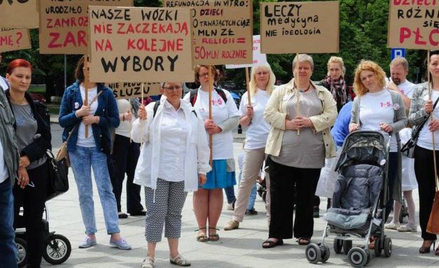 Przeciwnicy zaostrzenia obecnych przepisów protestowali niedawno przed Sejmem