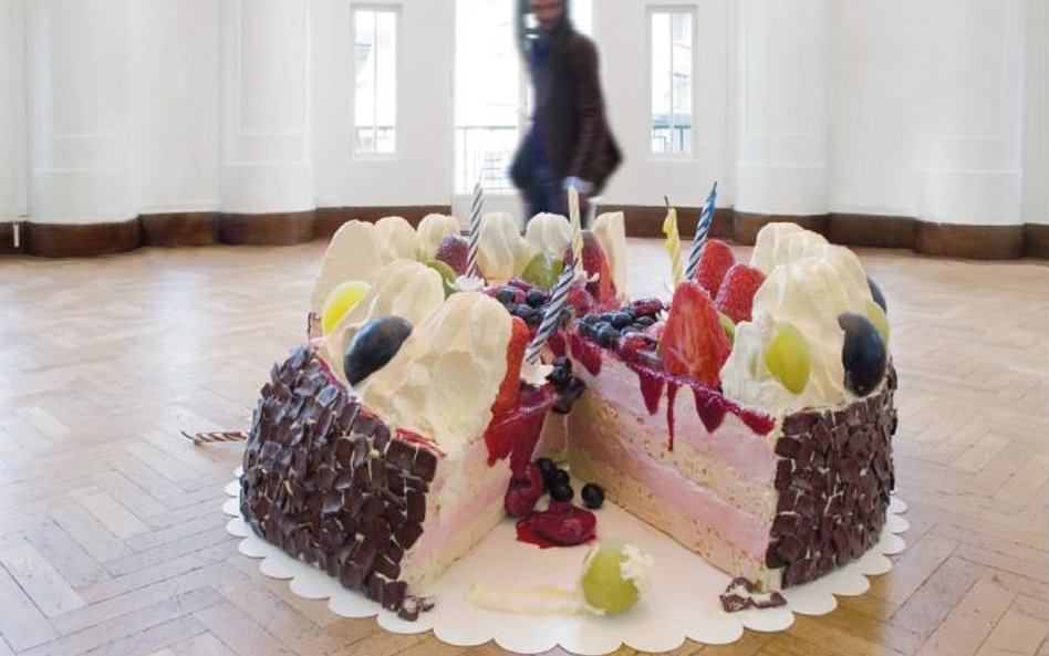 Hans Op de Beeck tak widzi sytuację „Po przyjęciu”.