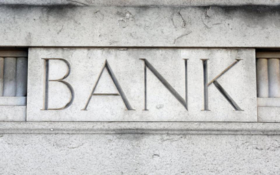 Wskaźniki wyceny obniżyły się, siła wobec banków europejskich utrzymana