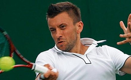 Michał Przysiężny wygrał w pierwszej rundzie z Chorwatem Ivanem Ljubiciciem 7:5, 7:6 (7-5), 6:3