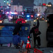 Jeden z protestujących w Paramount w Los Angeles