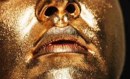 Najdroższa maska ochronna świata jest dla Chińczyka