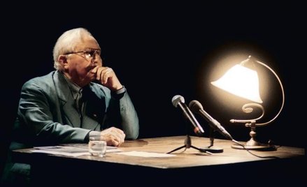 Metafizyczne przesłuchanie? Tadeusz Różewicz w roku 2001