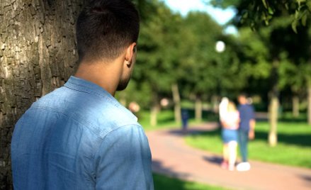 Zakaz zbliżania do osoby pokrzywdzonej - sprawca musi wiedzieć, jak długo ma omijać ofiarę z daleka