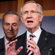 Harry Reid przewodniczący Senatu, zapowiada poparcie dla Obamy. Fot. AFP