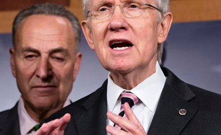 Harry Reid przewodniczący Senatu, zapowiada poparcie dla Obamy. Fot. AFP