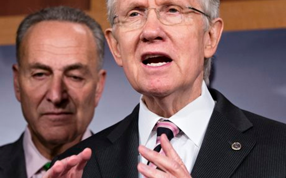 Harry Reid przewodniczący Senatu, zapowiada poparcie dla Obamy. Fot. AFP