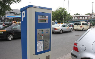 Płatne parkowanie w Warszawie droższe i dłużej - projekt uchwały