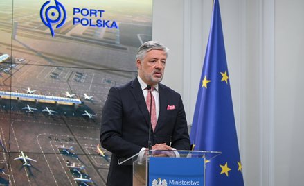 Prezes zarządu Portu Polska Filip Czernicki podczas konferencji prasowej tow. podpisaniu umowy na pr