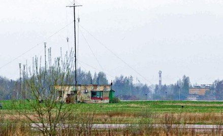 Dyspozytornia na lotnisku Siewiernyj. Tu pracowali kontrolerzy, którzy sprowadzali na ziemię prezyde