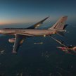Airbus A330 MRTT w trakcie tankowanie polskiego F-16 z 31. Bazy Lotnictwa Taktycznego w Krzesinach.