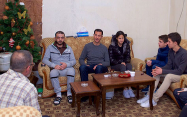 Prezydent Baszar el-Asad (na zdjęciu w czasie wizyty w domu rannego żołnierza) najwyraźniej nie był 