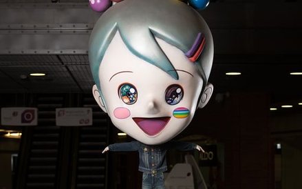 Dzieło Mr. Kozouzu „Henyo-Penyo Myomyonmyo”.