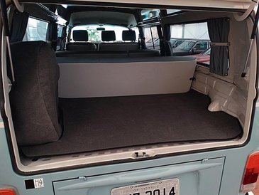 Ten wóz to spełnienie marzeń globtrotera z sentymentem do epoki dzieci kwiatów.