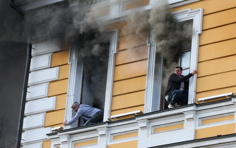 Atak drona na centrum Kijowa. Płonie budynek Narodowej Akademii Nauk