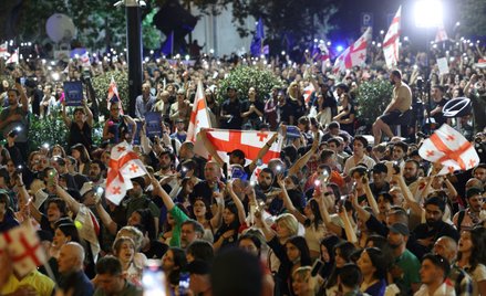 Tłumy protestują przeciw ustawie wprowadzającej "prawo rosyjskie"