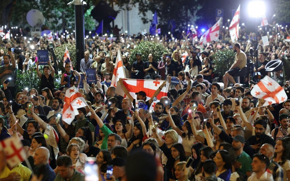 Tłumy protestują przeciw ustawie wprowadzającej "prawo rosyjskie"